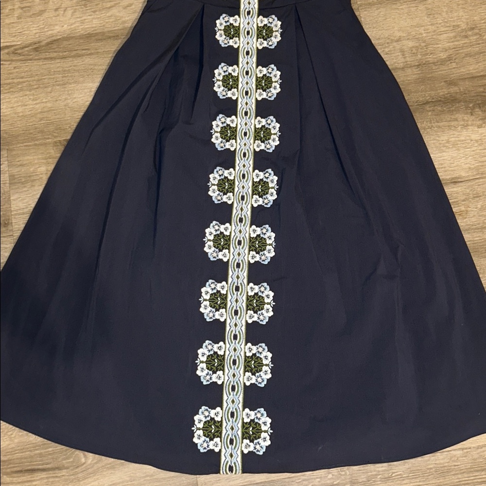 ELIE TAHARI The Faye Pleated Floral-Embroidered Midi Dress - Picture 10 of 16